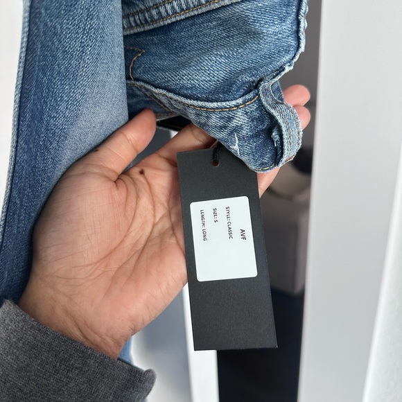 A VINTAGE FIT - Picture 3 of 4